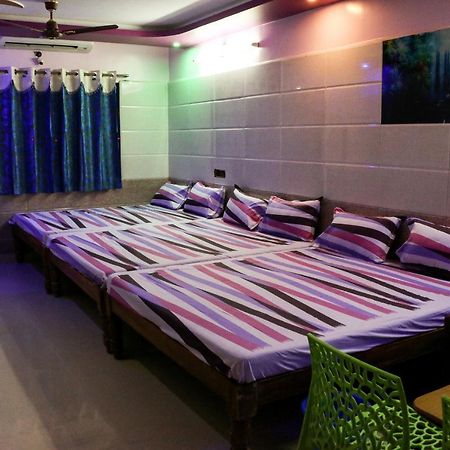 Sri Priya Lodge Dharmapuri Exteriör bild